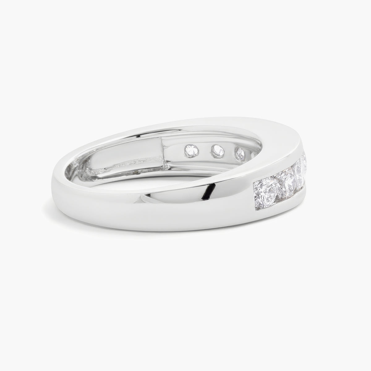 Diamond channel set band